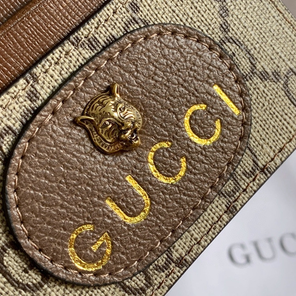 グッチ財布コピー着用イメージ